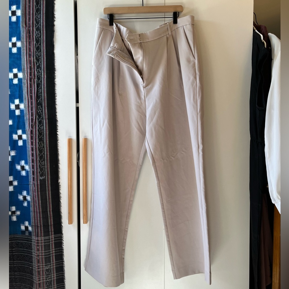 A&F tailored straight pant, XXL, US20. Light taupe. - Picture 5 of 12